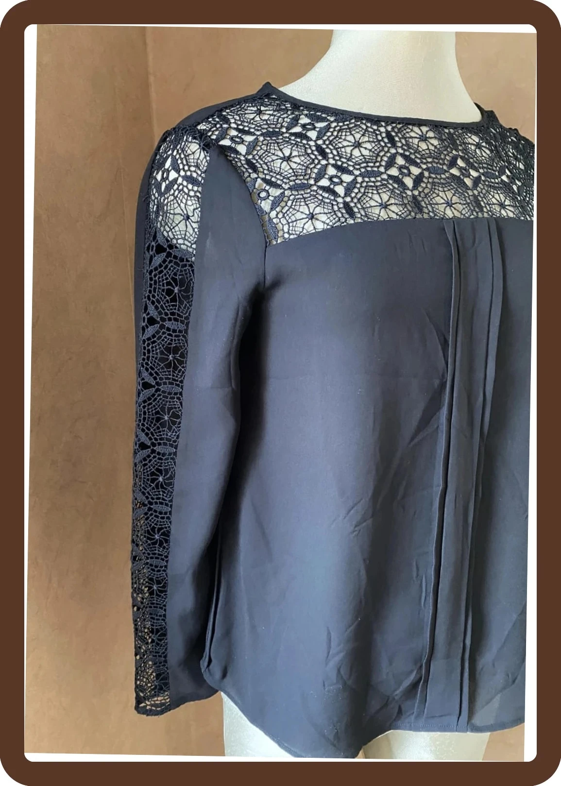 Blouse marine brodée Zara Trafaluc T34 – Élégante & comme neuve !